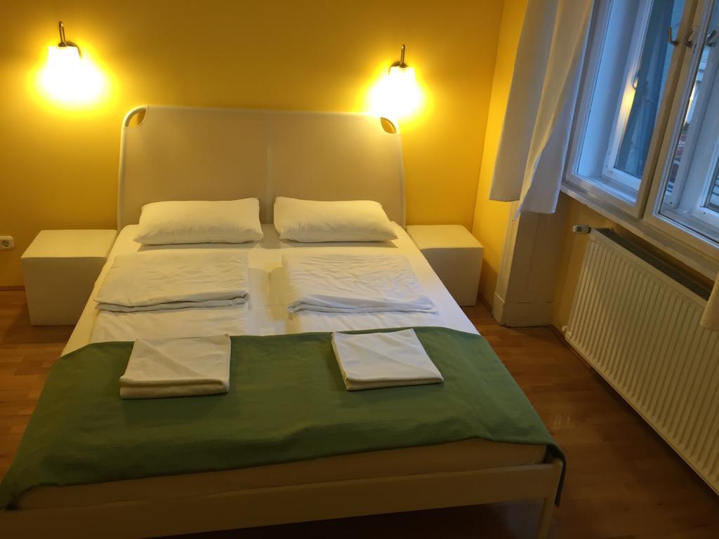 Club Apartments & Rooms Budapest Szoba fotó